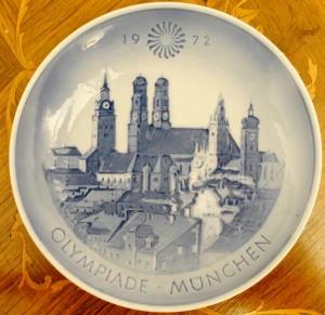 Talerz kobaltowy Olimpiada Munchen 1972  Royal Copenhagen