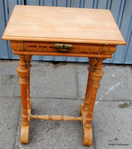 Stary stolik Nr 7